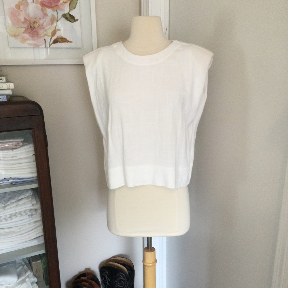 Lulu’s sleeveless top